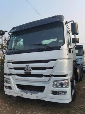 시노트룩 HOWO 중공용 트랙터 트럭 트레일러 헤드 6*4 2018 371-375HP ISO 승인