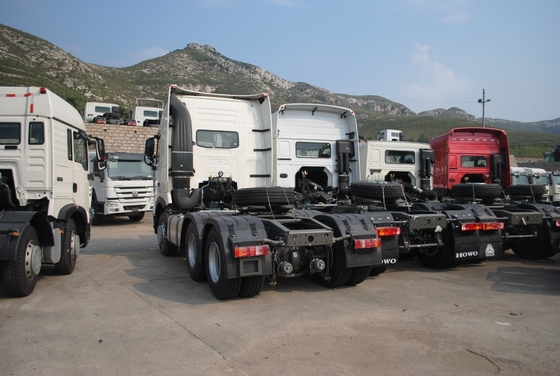시노트룩 HOWO 6X4 트랙터 트럭 371HP/420HP 중국 트럭 5800*2300*1500mm 최고