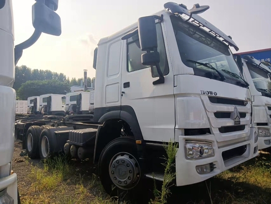 10 휠 사용 된 트랙터 트럭 HOWO 트럭 헤드 376-420HP 튜브리스 타이어 디자인